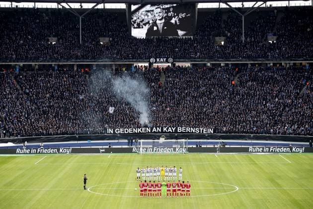Bilder des Jahres 2024, Sport 01 Januar 21.01.2024, xtgx, Fussball 2.Bundesliga, Hertha BSC Berlin - Fortuna Duesseldorf emspor, v.l. Schweigeminute fuer den verstorbenen Praesident Präsident Kay Bernstein (Hertha BSC Berlin) (DFL DFB REGULATIONS PROHIBIT ANY USE OF PHOTOGRAPHS as IMAGE SEQUENCES and or QUASI-VIDEO) Berlin *** 21 01 2024, xtgx, Soccer 2 Bundesliga, Hertha BSC Berlin Fortuna Duesseldorf emspor, v l minute of silence for the late President President Kay Bernstein Hertha BSC Berlin DFL DFB REGULATIONS PROHIBIT ANY USE OF PHOTOGRAPHS as IMAGE SEQUENCES and or QUASI VIDEO Berlin