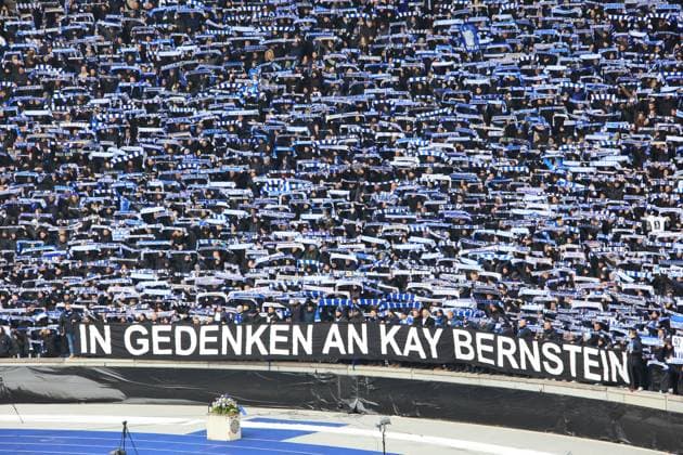 DEU, DFL, 2 FBL, Hertha BSC vs Fortuna Duesseldorf, 21 01 2024, Berliner Olympiastadion, Berlin, DEU, DFL, 2 FBL, Hertha BSC vs Fortuna Duesseldorf, im Bild Trauer der Hertha Fans für Praesident Kay Bernstein Hertha BSC Berlin , DFL regulations prohibit any use of Photographs as image sequences and or quasi video Foto Juergen Engler nordphoto GmbH nordphotoxGmbHx xEngler nph00076