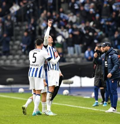 Football, Men, Season 2023 2024, 2 Bundesliga 18 Matchday , Hertha BSC Fortuna Düsseldorf, f l Andreas Bouchalakis Hertha BSC , Haris Tabakovic Hertha BSC holds up T Shirt with inscription We Herthans in deep mourning, cheering after goal to 1 0, 21 01 2024, Copyright: xSebastianxRäppold MatthiasxKochx