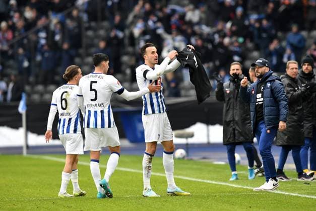 Football, Men, Season 2023 2024, 2 Bundesliga 18 Matchday , Hertha BSC Fortuna Düsseldorf, f l Michal Karbownik Hertha BSC , Andreas Bouchalakis Hertha BSC , Haris Tabakovic Hertha BSC holds up T Shirt with inscription Wir Herthaner in tiefer Trauer, cheering after goal to 1 0, 21 01 2024, Copyright: xSebastianxRäppold MatthiasxKochx