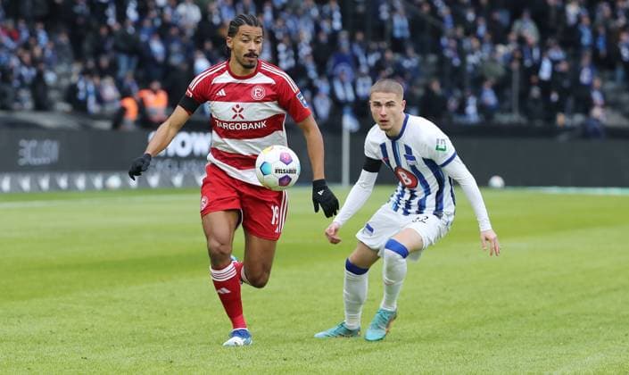 Emmanuel Iyoha, Marten Winkler duel Match scene Action Sport Football Soccer DFL 2 Bundesliga Men 18 Matchday Season 2023 2024 21 01 2024 Hertha BSC Berlin vs Fortuna Düsseldorf DFL regulations prohibit any use of photographs as image sequences and or quasi video