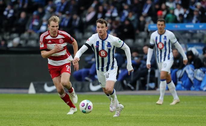 Vincent Vermeij, Pascal Klemens duel match scene action sport football soccer DFL 2 Bundesliga Men 18 Matchday Season 2023 2024 21 01 2024 Hertha BSC Berlin vs Fortuna Düsseldorf DFL regulations prohibit any use of photographs as image sequences and or quasi video