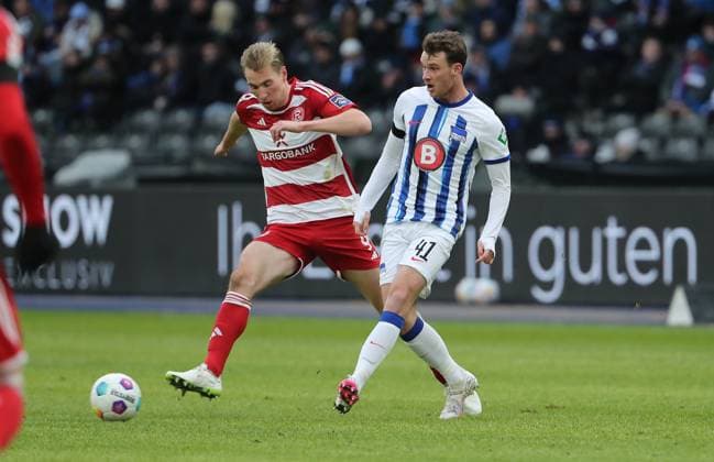 Vincent Vermeij, Pascal Klemens duel match scene action sport football soccer DFL 2 Bundesliga Men 18 Matchday Season 2023 2024 21 01 2024 Hertha BSC Berlin vs Fortuna Düsseldorf DFL regulations prohibit any use of photographs as image sequences and or quasi video