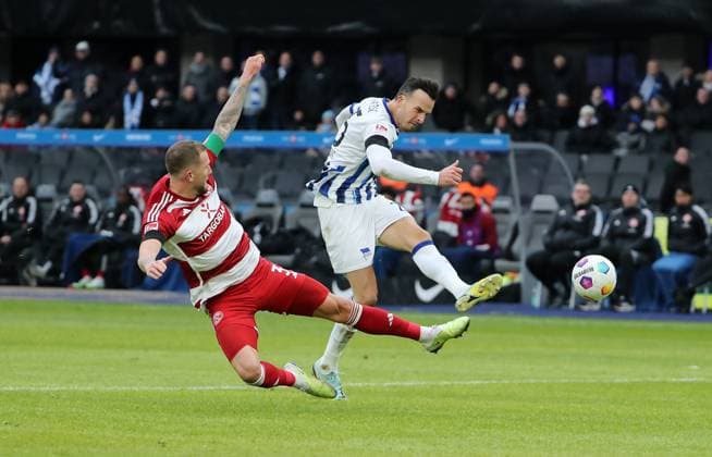 Andre Hoffmann, Haris Tabakovic scores the goal for 1 0 duel Match scene Action Sport Soccer Football DFL 2 Bundesliga Men 18 Matchday Season 2023 2024 21 01 2024 Hertha BSC Berlin vs Fortuna Düsseldorf DFL regulations prohibit any use of photographs as image sequences and or quasi video