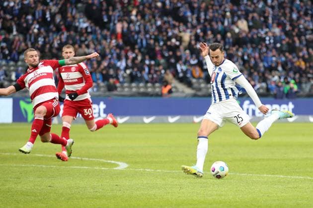21 01 2024, xtgx, Fussball 2 Bundesliga, Hertha BSC Berlin Fortuna Duesseldorf emspor, v l Haris Tabakovic Hertha BSC Berlin scores the goal 1 0 DFL DFB REGULATIONS PROHIBIT ANY USE OF PHOTOGRAPHS as IMAGE SEQUENCES and or QUASI VIDEO Berlin