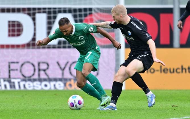 21 01 2024 Soccer Season 2023 2024 2 Soccer Bundesliga 18 Matchday SC Paderborn 07 SCP SpVgg Greuther Fürth Kleeblatt Sportfoto Zink xwoxzix DFL regulations prohibit any use of photographs as image sequences and or quasi video only for editorial use Julian Green 37, SpVgg Greuther Fürth Kai Klefisch 27, SC Paderborn 07