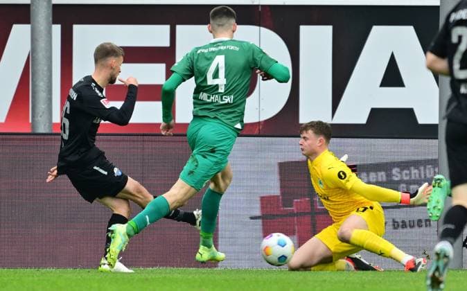 21 01 2024 Soccer Season 2023 2024 2 Soccer Bundesliga 18 Matchday SC Paderborn 07 SCP SpVgg Greuther Fürth Kleeblatt Sportfoto Zink xwoxzix DFL regulations prohibit any use of photographs as image sequences and or quasi video only for editorial use Sebastian Klaas 26, SC Paderborn 07 Jonas Urbig 40, SpVgg Greuther Fürth