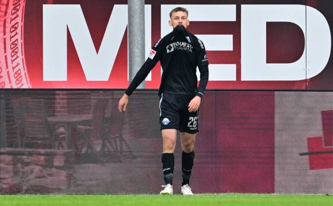 21 01 2024 Soccer season 2023 2024 2 Soccer Bundesliga 18 Matchday SC Paderborn 07 SCP SpVgg Greuther Fürth Kleeblatt Sportfoto Zink xwoxzix DFL regulations prohibit any use of photographs as image sequences and or quasi video only for editorial use Sebastian Klaas 26, SC Paderborn 07 disappointed Disappointment after missed chance Goal chance