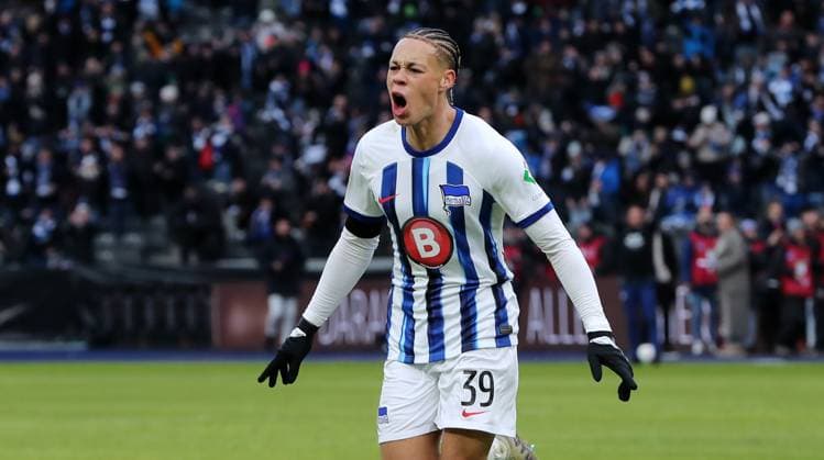 Derry Scherhant cheers after 2 1 joy emotion jubilation Sport Football Soccer DFL 2 Bundesliga Men 18 Matchday Season 2023 2024 21 01 2024 Hertha BSC Berlin vs Fortuna Düsseldorf DFL regulations prohibit any use of photographs as image sequences and or quasi video