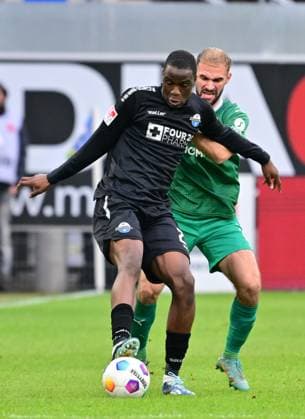 21 01 2024 Soccer Season 2023 2024 2 Soccer Bundesliga 18 Matchday SC Paderborn 07 SCP SpVgg Greuther Fürth Kleeblatt Sportfoto Zink xwoxzix DFL regulations prohibit any use of photographs as image sequences and or quasi video only for editorial use Ilyas Ansah 29, SC Paderborn 07 vor Simon Asta 2, SpVgg Greuther Fürth