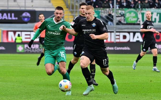 21 01 2024 Soccer Season 2023 2024 2 Soccer Bundesliga 18 Matchday SC Paderborn 07 SCP SpVgg Greuther Fürth Kleeblatt Sportfoto Zink xwoxzix DFL regulations prohibit any use of photographs as image sequences and or quasi video only for editorial use Lukas Petkov 16, SpVgg Greuther Fürth Laurin Curda 17, SC Paderborn 07