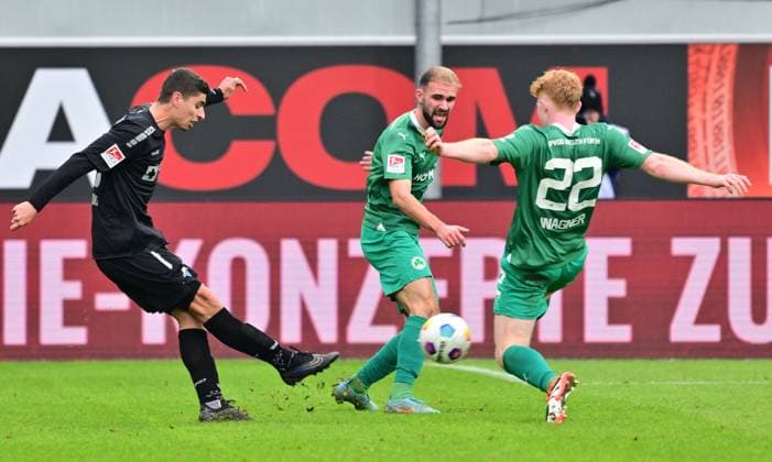 21 01 2024 Soccer Season 2023 2024 2 Soccer Bundesliga 18 Matchday SC Paderborn 07 SCP SpVgg Greuther Fürth Kleeblatt Sportfoto Zink xwoxzix DFL regulations prohibit any use of photographs as image sequences and or quasi video only for editorial use Koen Kostons 10, SC Paderborn 07 Simon Asta 2, SpVgg Greuther Fürth Robert Wagner 22, SpVgg Greuther Fürth