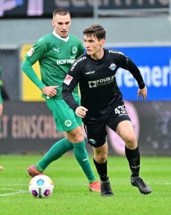 21 01 2024 Soccer Season 2023 2024 2 Soccer Bundesliga 18 Matchday SC Paderborn 07 SCP SpVgg Greuther Fürth Kleeblatt Sportfoto Zink xwoxzix DFL regulations prohibit any use of photographs as image sequences and or quasi video only for editorial use Martin Ens 43, SC Paderborn 07 vor Tim Lemperle 19, SpVgg Greuther Fürth