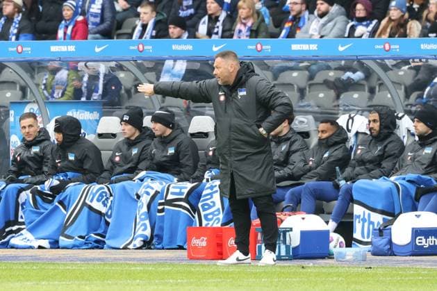 DEU, DFL, 2 FBL, Hertha BSC vs Fortuna Duesseldorf, 21 01 2024, Berliner Olympiastadion, Berlin, DEU, DFL, 2 FBL, Hertha BSC vs Fortuna Duesseldorf, in the picture head coach Pal Dardai Hertha BSC Berlin DFL regulations prohibit any use of Photographs as image sequences and or quasi video Foto Juergen Engler nordphoto GmbH nordphotoxGmbHx xEngler nph00076