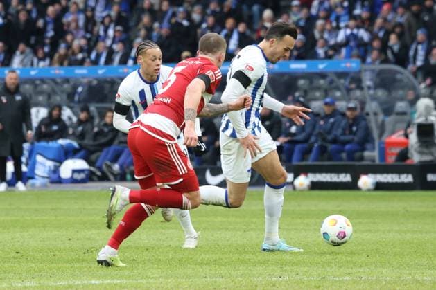 DEU, DFL, 2 FBL, Hertha BSC vs Fortuna Duesseldorf, 21 01 2024, Berliner Olympiastadion, Berlin, DEU, DFL, 2 FBL, Hertha BSC vs Fortuna Duesseldorf, in the picture Haris Tabakovic Hertha BSC Berlin 25 , Derry Scherhant Hertha BSC Berlin 39 , Andre Hoffmann Fortuna Duesseldorf 3 DFL regulations prohibit any use of Photographs as image sequences and or quasi video Foto Juergen Engler nordphoto GmbH nordphotoxGmbHx xEngler nph00076