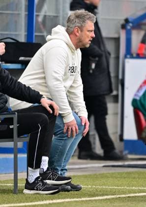 21 01 2024 Soccer Season 2023 2024 2 Soccer Bundesliga 18 Matchday SC Paderborn 07 SCP SpVgg Greuther Fürth Kleeblatt Sportfoto Zink xwoxzix DFL regulations prohibit any use of photographs as image sequences and or quasi video only for editorial use Lukas Kwasniok Trainer SC Paderborn 07 sauer unzufrieden