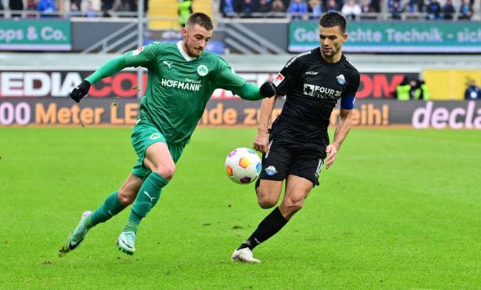 21 01 2024 Soccer Season 2023 2024 2 Soccer Bundesliga 18 Matchday SC Paderborn 07 SCP SpVgg Greuther Fürth Kleeblatt Sportfoto Zink xwoxzix DFL regulations prohibit any use of photographs as image sequences and or quasi video only for editorial use Lukas Petkov 16, SpVgg Greuther Fürth Visar Musliu 16, SC Paderborn 07