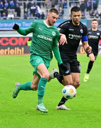 21 01 2024 Soccer Season 2023 2024 2 Soccer Bundesliga 18 Matchday SC Paderborn 07 SCP SpVgg Greuther Fürth Kleeblatt Sportfoto Zink xwoxzix DFL regulations prohibit any use of photographs as image sequences and or quasi video only for editorial use Lukas Petkov 16, SpVgg Greuther Fürth Visar Musliu 16, SC Paderborn 07