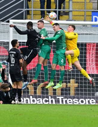 21 01 2024 Soccer season 2023 2024 2 Soccer Bundesliga 18 Matchday SC Paderborn 07 SCP SpVgg Greuther Fürth Kleeblatt Sportfoto Zink xwoxzix DFL regulations prohibit any use of photographs as image sequences and or quasi video only for editorial use Ilyas Ansah 29, SC Paderborn 07 Tim Lemperle 19, SpVgg Greuther Fürth Damian Michalski 4, SpVgg Greuther Fürth Jonas Urbig 40, SpVgg Greuther Fürth