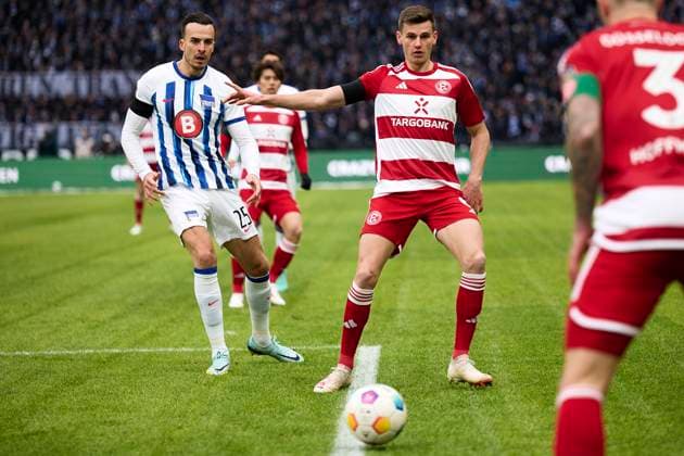 Haris Tabakovic Hertha BSC, 25 , Yannik Engelhardt Fortuna Duesseldorf, 06 , GER, Hertha BSC vs Fortuna Duesseldorf, Soccer Men, 2 Bundesliga, Season 2023 2024, Matchday 18, 21 01 2024 DFL REGULATES PROHIBIT ANY USE OF PHOTOGRAPHS AS IMAGE SEQUENCES AND OR QUASI VIDEO GER, Hertha BSC vs Fortuna Duesseldorf, Soccer men, 2 Bundesliga, Season 2023 2024, 18 Matchday, 21 01 2024 Berlin Copyright: xEibner-Pressefotox xClaudiusxRauchx EP_CRH