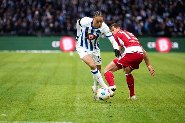 Derry Scherhant Hertha BSC, 39 , Tim Oberdorf Fortuna Duesseldorf, 15 , GER, Hertha BSC vs Fortuna Duesseldorf, Soccer Men, 2 Bundesliga, Season 2023 2024, Matchday 18, 21 01 2024 DFL REGULATES PROHIBIT ANY USE OF PHOTOGRAPHS AS IMAGE SEQUENCES AND OR QUASI VIDEO GER, Hertha BSC vs Fortuna Duesseldorf, Mens football, Bundesliga 2, Season 2023 2024, Matchday 18, 21 01 2024 Berlin Copyright: xEibner-Pressefotox xClaudiusxRauchx EP_CRH