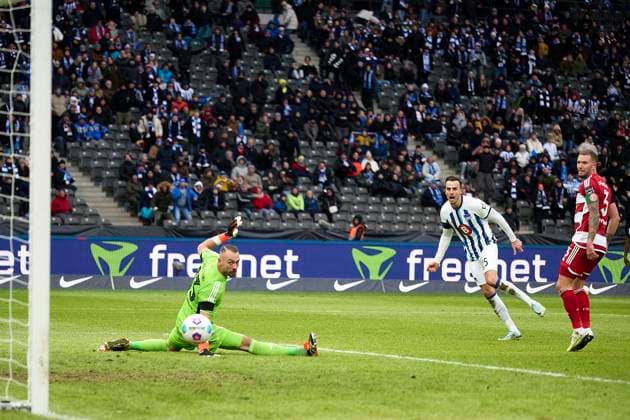 Haris Tabakovic Hertha BSC, 25 with shot on post, GER, Hertha BSC vs Fortuna Duesseldorf, Soccer men, 2 Bundesliga, Season 2023 2024, Matchday 18, 21 01 2024 DFL REGULATIONS PROHIBIT ANY USE OF PHOTOGRAPHS AS IMAGE SEQUENCES AND OR QUASI VIDEO GER, Hertha BSC vs Fortuna Duesseldorf, Soccer men, 2 Bundesliga, Season 2023 2024, Matchday 18, 21 01 2024 Berlin Copyright: xEibner-Pressefotox xClaudiusxRauchx EP_CRH