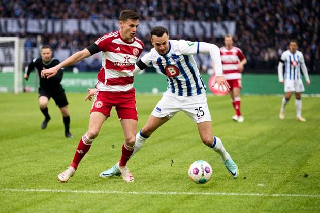 Haris Tabakovic Hertha BSC, 25 , Yannik Engelhardt Fortuna Duesseldorf, 06 , GER, Hertha BSC vs Fortuna Duesseldorf, Soccer Men, 2 Bundesliga, Season 2023 2024, Matchday 18, 21 01 2024 DFL REGULATES PROHIBIT ANY USE OF PHOTOGRAPHS AS IMAGE SEQUENCES AND OR QUASI VIDEO GER, Hertha BSC vs Fortuna Duesseldorf, Soccer men, 2 Bundesliga, Season 2023 2024, 18 Matchday, 21 01 2024 Berlin Copyright: xEibner-Pressefotox xClaudiusxRauchx EP_CRH