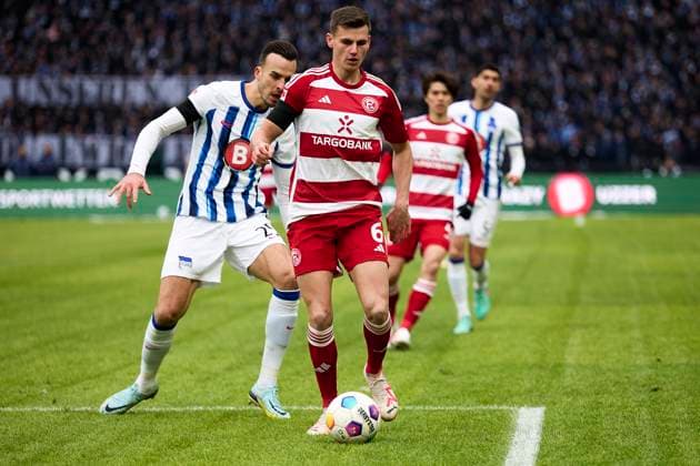 Haris Tabakovic Hertha BSC, 25 , Yannik Engelhardt Fortuna Duesseldorf, 06 , GER, Hertha BSC vs Fortuna Duesseldorf, Soccer Men, 2 Bundesliga, Season 2023 2024, Matchday 18, 21 01 2024 DFL REGULATES PROHIBIT ANY USE OF PHOTOGRAPHS AS IMAGE SEQUENCES AND OR QUASI VIDEO GER, Hertha BSC vs Fortuna Duesseldorf, Soccer men, 2 Bundesliga, Season 2023 2024, 18 Matchday, 21 01 2024 Berlin Copyright: xEibner-Pressefotox xClaudiusxRauchx EP_CRH