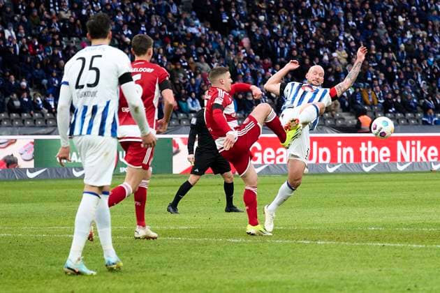 Toni Leistner Hertha BSC, 37 , Christos Tzolis Fortuna Duesseldorf, 07 , Haris Tabakovic Hertha BSC, 25 , GER, Hertha BSC vs Fortuna Duesseldorf, Soccer Men, 2 Bundesliga, Season 2023 2024, Matchday 18, 21 01 2024 DFL REGULATES PROHIBIT ANY USE OF PHOTOGRAPHS AS IMAGE SEQUENCES AND OR QUASI VIDEO GER, Hertha BSC vs Fortuna Duesseldorf, Soccer men, 2 Bundesliga, Season 2023 2024, 18 Matchday, 21 01 2024 Berlin Copyright: xEibner-Pressefotox xClaudiusxRauchx EP_CRH