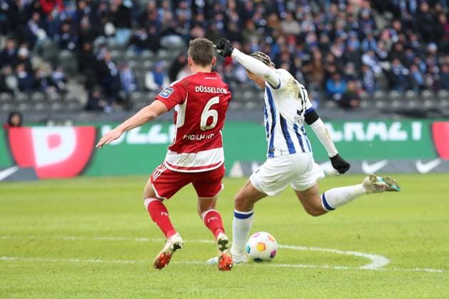 21 01 2024, xtgx, Fussball 2 Bundesliga, Hertha BSC Berlin Fortuna Duesseldorf emspor, v l Derry Scherhant Hertha BSC Berlin scores the goal 2 1 DFL DFB REGULATIONS PROHIBIT ANY USE OF PHOTOGRAPHS as IMAGE SEQUENCES and or QUASI VIDEO Berlin