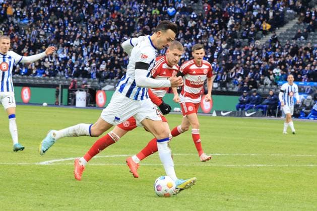 DEU, DFL, 2 FBL, Hertha BSC vs Fortuna Duesseldorf, 21 01 2024, Berliner Olympiastadion, Berlin, DEU, DFL, 2 FBL, Hertha BSC vs Fortuna Duesseldorf, in the picture Haris Tabakovic Hertha BSC Berlin 25 , Andre Hoffmann Fortuna Duesseldorf 3 DFL regulations prohibit any use of Photographs as image sequences and or quasi video Foto Juergen Engler nordphoto GmbH nordphotoxGmbHx xEngler nph00076