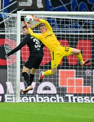 21 01 2024 Soccer Season 2023 2024 2 Soccer Bundesliga 18 Matchday SC Paderborn 07 SCP SpVgg Greuther Fürth Kleeblatt Sportfoto Zink xwoxzix DFL regulations prohibit any use of photographs as image sequences and or quasi video only for editorial use Felix Platte 36, SC Paderborn 07 Jonas Urbig 40, SpVgg Greuther Fürth