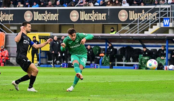21 01 2024 Soccer Season 2023 2024 2 Soccer Bundesliga 18 Matchday SC Paderborn 07 SCP SpVgg Greuther Fürth Kleeblatt Sportfoto Zink xwoxzix DFL regulations prohibit any use of photographs as image sequences and or quasi video only for editorial use Visar Musliu 16, SC Paderborn 07 Armindo Sieb 30, SpVgg Greuther Fürth Chance Torchance