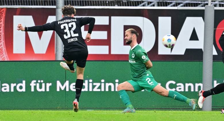 21 01 2024 Soccer Season 2023 2024 2 Soccer Bundesliga 18 Matchday SC Paderborn 07 SCP SpVgg Greuther Fürth Kleeblatt Sportfoto Zink xwoxzix DFL regulations prohibit any use of photographs as image sequences and or quasi video only for editorial use Aaron Zehnter 32, SC Paderborn 07 Simon Asta 2, SpVgg Greuther Fürth Chance Torchance