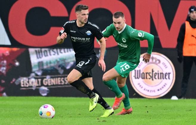 21 01 2024 Soccer Season 2023 2024 2 Soccer Bundesliga 18 Matchday SC Paderborn 07 SCP SpVgg Greuther Fürth Kleeblatt Sportfoto Zink xwoxzix DFL regulations prohibit any use of photographs as image sequences and or quasi video only for editorial use Marcel Hoffmeier 33, SC Paderborn Tim Lemperle 19, SpVgg Greuther Fürth