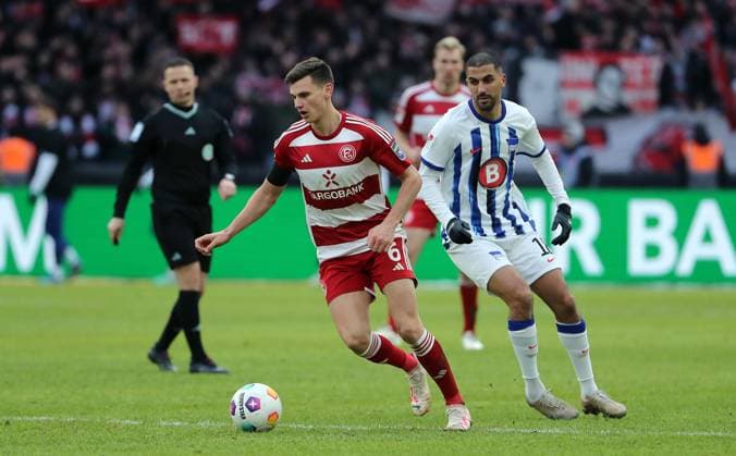 Yannik Engelhardt, Aymen Barkok duel match scene Action Sport Football Soccer DFL 2 Bundesliga Men 18 Matchday Season 2023 2024 21 01 2024 Hertha BSC Berlin vs Fortuna Düsseldorf DFL regulations prohibit any use of photographs as image sequences and or quasi video