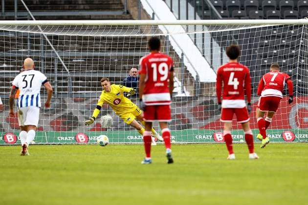 21 01 2024, xtgx, Fussball 2 Bundesliga, Hertha BSC Berlin Fortuna Duesseldorf emspor, v l Christos Tzolis Fortuna Duesseldorf awards the second penalty DFL DFB REGULATIONS PROHIBIT ANY USE OF PHOTOGRAPHS as IMAGE SEQUENCES and or QUASI VIDEO Berlin