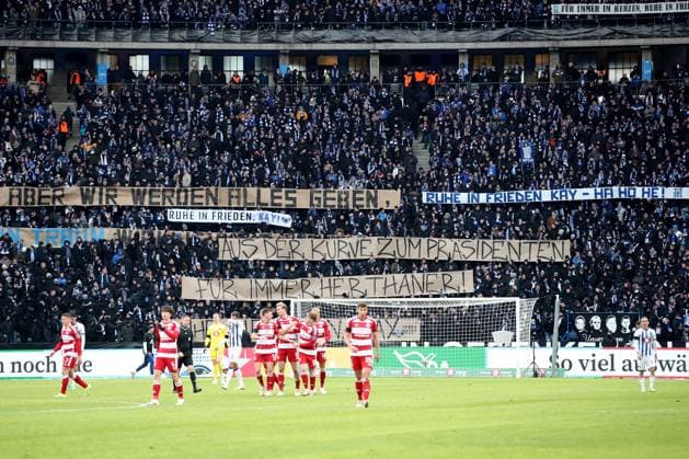 21 01 2024, xtgx, Soccer 2 Bundesliga, Hertha BSC Berlin Fortuna Duesseldorf emspor, v l banner poster sign for the deceased Kay Bernstein mourning DFL DFB REGULATIONS PROHIBIT ANY USE OF PHOTOGRAPHS as IMAGE SEQUENCES and or QUASI VIDEO Berlin