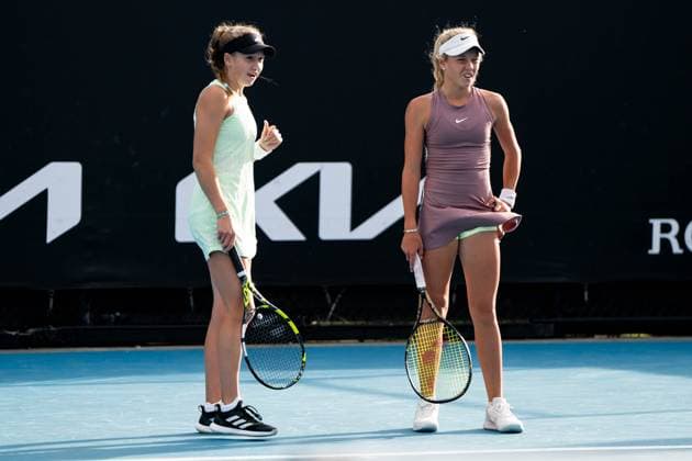 Ksenia Efremova (FRA) Alena Kovackova (CZE) TENNIS : Open Australie 2024 - Melbourne - 21 01 2024 VirginieBouyer Panoramic 