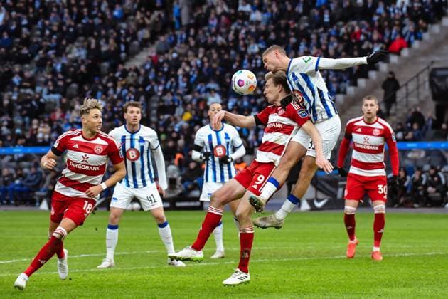 Soccer 2 Bundesliga, Hertha BSC Fortuna Duesseldorf 21 01 2024, xdanx, Soccer 2 Bundesliga, Hertha BSC Fortuna Duesseldorf, v l Jona Niemiec Fortuna Duesseldorf 18 ,Vincent Vermeij Fortuna Duesseldorf 9 ,Marton Dardai Hertha BSC 31 ,duel, duel, fight, tackle DFL DFB REGULATIONS PROHIBIT ANY USE OF PHOTOGRAPHS as IMAGE SEQUENCES and or QUASI VIDEO Foto Daniel Lakomski Mix1 Berlin Olympiastadion Berlin Berlin Germany EN Copyright: xDanielxLakomskix