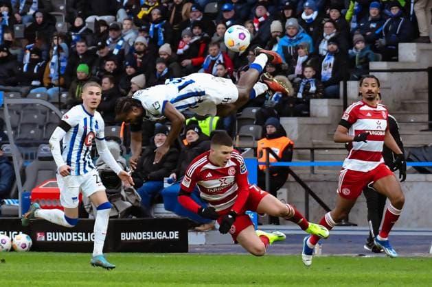 Soccer 2 Bundesliga, Hertha BSC Fortuna Duesseldorf 21 01 2024, xdanx, Soccer 2 Bundesliga, Hertha BSC Fortuna Duesseldorf, v l Deyovaisio Zeefuik Hertha BSC 34 ,Christoph Tzolis Fortuna Duesseldorf 7 ,duel, duel, fight, tackle DFL DFB REGULATIONS PROHIBIT ANY USE OF PHOTOGRAPHS as IMAGE SEQUENCES and or QUASI VIDEO Photo Daniel Lakomski Mix1 Berlin Olympiastadion Berlin Berlin Germany EN Copyright: xDanielxLakomskix
