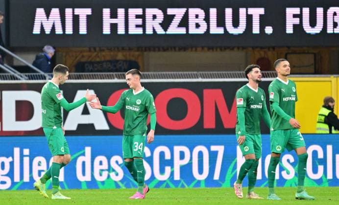 21 01 2024 Soccer Season 2023 2024 2 Soccer Bundesliga 18 Matchday SC Paderborn 07 SCP SpVgg Greuther Fürth Kleeblatt Sportfoto Zink xwoxzix DFL regulations prohibit any use of photographs as image sequences and or quasi video only for editorial use Damian Michalski 4, SpVgg Greuther Fürth Denis Pfaffenrot 34, SpVgg Greuther Fürth f21 Maximilian Solomon Dietz 33, SpVgg Greuther Fürth after end of match