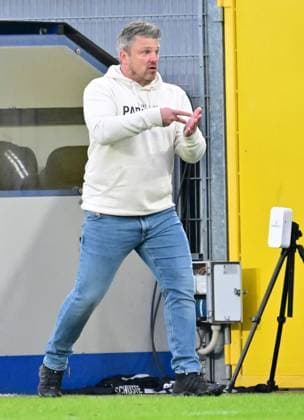 21 01 2024 Soccer Season 2023 2024 2 Soccer Bundesliga 18 Matchday SC Paderborn 07 SCP SpVgg Greuther Fürth Kleeblatt Sportfoto Zink xwoxzix DFL regulations prohibit any use of photographs as image sequences and or quasi video only for editorial use Lukas Kwasniok Trainer SC Paderborn 07