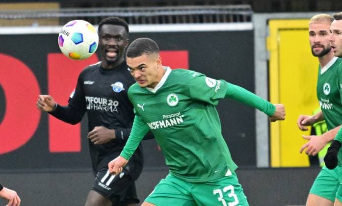 21 01 2024 Soccer Season 2023 2024 2 Soccer Bundesliga 18 Matchday SC Paderborn 07 SCP SpVgg Greuther Fürth Kleeblatt Sportfoto Zink xwoxzix DFL regulations prohibit any use of photographs as image sequences and or quasi video only for editorial use Sirlord Conteh 11, SC Paderborn 07 Maximilian Solomon Dietz 33, SpVgg Greuther Fürth