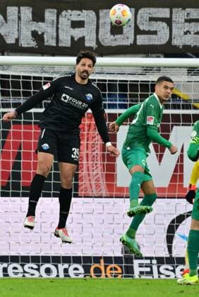 21 01 2024 Soccer Season 2023 2024 2 Soccer Bundesliga 18 Matchday SC Paderborn 07 SCP SpVgg Greuther Fürth Kleeblatt Sportfoto Zink xwoxzix DFL regulations prohibit any use of photographs as image sequences and or quasi video only for editorial use Adriano Grimaldi 39, SC Paderborn Maximilian Solomon Dietz 33, SpVgg Greuther Fürth