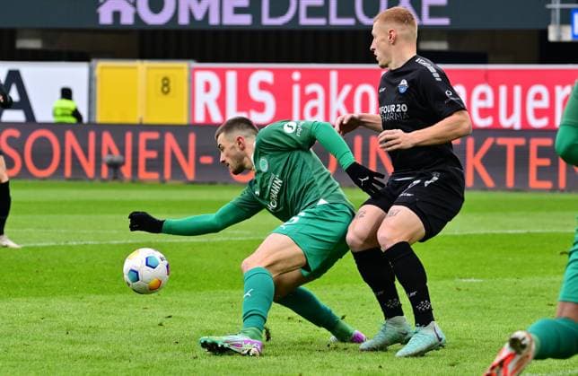 21 01 2024 Soccer Season 2023 2024 2 Soccer Bundesliga 18 Matchday SC Paderborn 07 SCP SpVgg Greuther Fürth Kleeblatt Sportfoto Zink xwoxzix DFL regulations prohibit any use of photographs as image sequences and or quasi video only for editorial use Lukas Petkov 16, SpVgg Greuther Fürth Laurin Curda 17, SC Paderborn 07