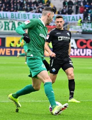 21 01 2024 Soccer Season 2023 2024 2 Soccer Bundesliga 18 Matchday SC Paderborn 07 SCP SpVgg Greuther Fürth Kleeblatt Sportfoto Zink xwoxzix DFL regulations prohibit any use of photographs as image sequences and or quasi video only for editorial use Branimir Hrgota 10 SpVgg Greuther Fürth