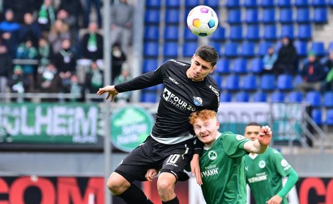 21 01 2024 Soccer Season 2023 2024 2 Soccer Bundesliga 18 Matchday SC Paderborn 07 SCP SpVgg Greuther Fürth Kleeblatt Sportfoto Zink xwoxzix DFL regulations prohibit any use of photographs as image sequences and or quasi video only for editorial use Koen Kostons 10, SC Paderborn 07 Robert Wagner 22, SpVgg Greuther Fürth