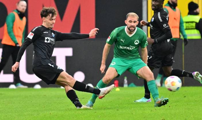 21 01 2024 Soccer Season 2023 2024 2 Soccer Bundesliga 18 Matchday SC Paderborn 07 SCP SpVgg Greuther Fürth Kleeblatt Sportfoto Zink xwoxzix DFL regulations prohibit any use of photographs as image sequences and or quasi video only for editorial use Aaron Zehnter 32, SC Paderborn 07 Simon Asta 2, SpVgg Greuther Fürth