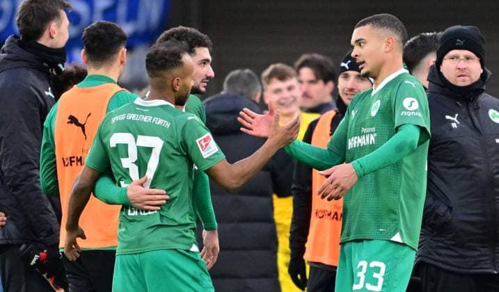 21 01 2024 Soccer Season 2023 2024 2 Soccer Bundesliga 18 Matchday SC Paderborn 07 SCP SpVgg Greuther Fürth Kleeblatt Sportfoto Zink xwoxzix DFL regulations prohibit any use of photographs as image sequences and or quasi video only for editorial use Julian Green 37, SpVgg Greuther Fürth Kerim Calhanoglu 21, SpVgg Greuther Fürth Maximilian Solomon Dietz 33, SpVgg Greuther Fürth Relief after the end of the match